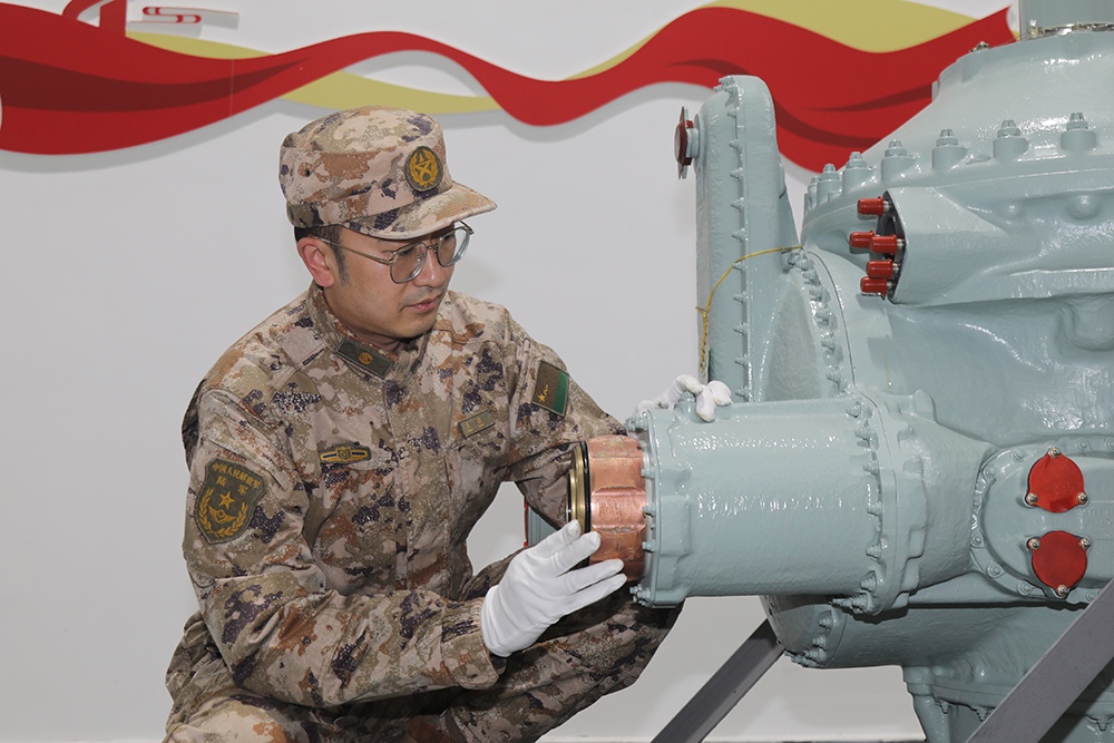 从央企“白衬衫”到军队“孔雀蓝”——记陆军装备部驻成都某单位